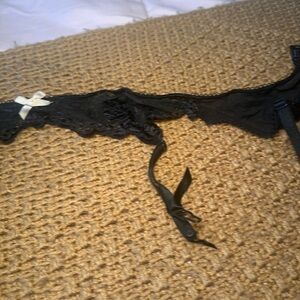 Elle Macpherson garter belt lace size medium black